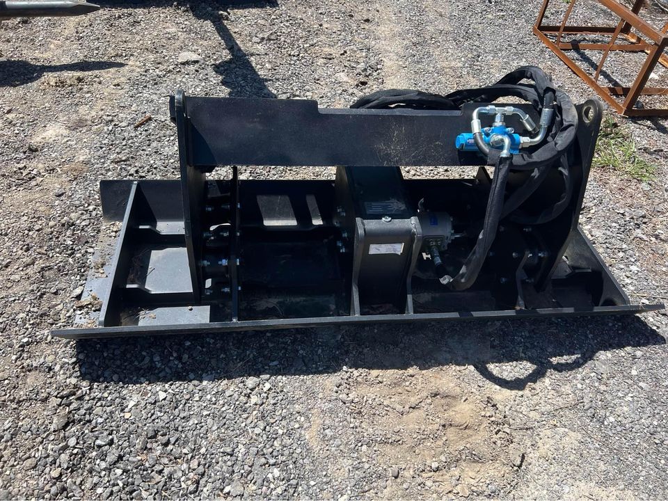Universal skid steer plate compactor
