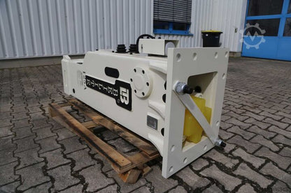 BLTB 125 hydraulic hammer for 30,800 – 39,600 lbs excavator
