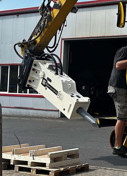 BLTB-140 Hydraulic Hammer for 44,000–59,500 lb Excavators