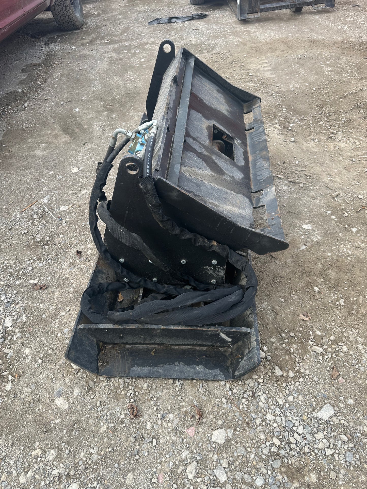Universal skid steer plate compactor